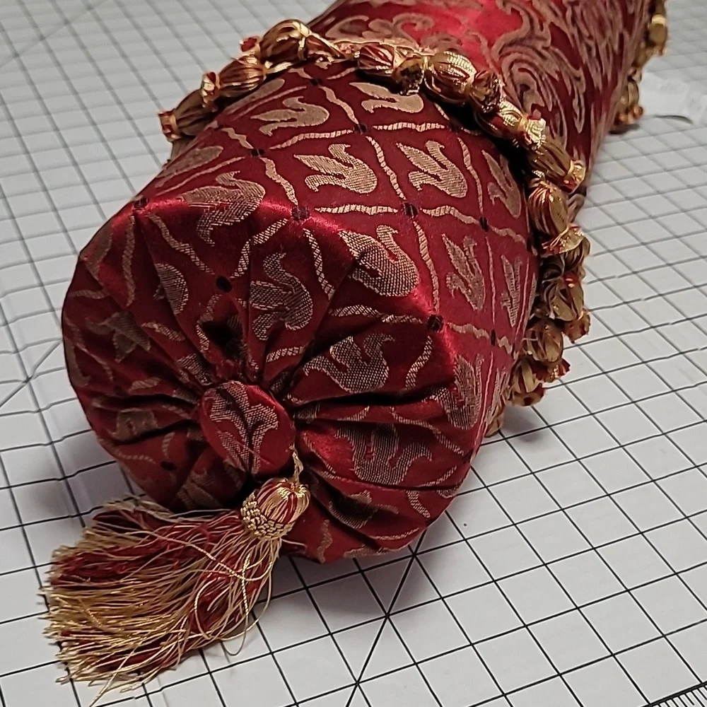 Renaissance Pillow Neckroll 6.5